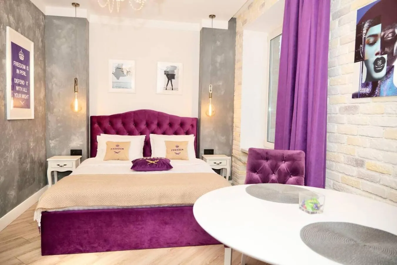 Freedom Apartments In City Center Kijów